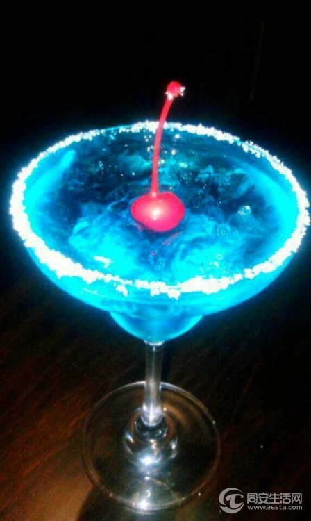 译达洛~鸡尾酒蓝色珊瑚礁blue lagoon