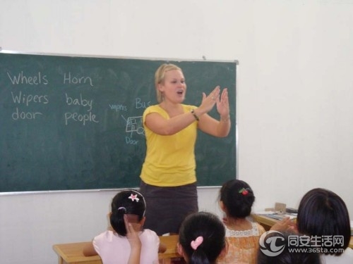 1个月暑期免费外教课程,名额有限,赶快报名--同