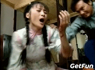 实拍!同安男子路边残忍殴打女子 这样的男人没出息.