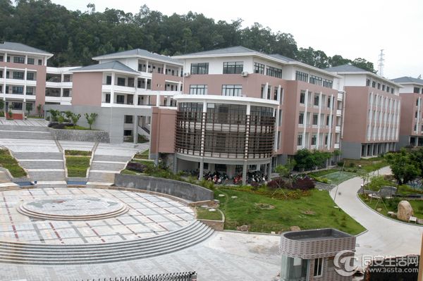 西校区（初中部）.jpg